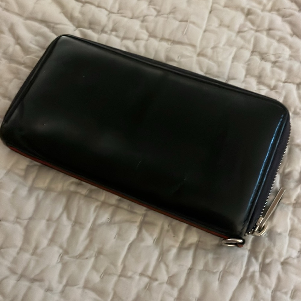 Authentic Gucci zip wallet. Stunning🖤🖤🖤
